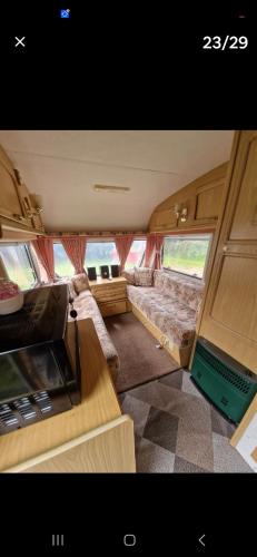 Parkhouse farm caravan in บรอมป์ตัน ออน สเวล