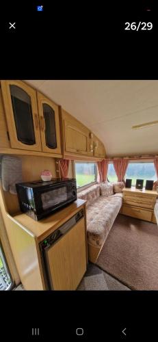 Parkhouse farm caravan in บรอมป์ตัน ออน สเวล