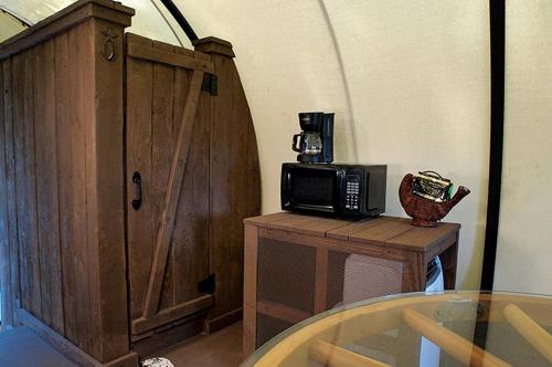 Unique Wagon Accommodation at Bed and Breakfast near Austin, Texas in New Ulm