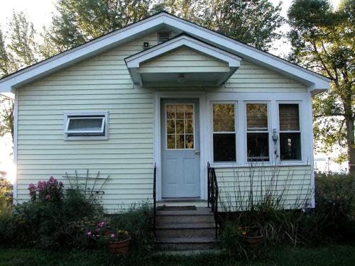 Cozy Cottage Rental with Views of Historic Lake Champlain in West Swanton, Vermont in Swanton