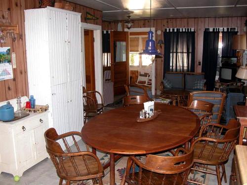 Cozy Cottage Rental with Views of Historic Lake Champlain in West Swanton, Vermont in Swanton