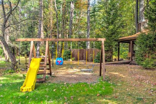 Charming Forest Cabin with a Hammock near Delaware Water Gap National Recreation Area, Pennsylvania in 卡纳登西斯