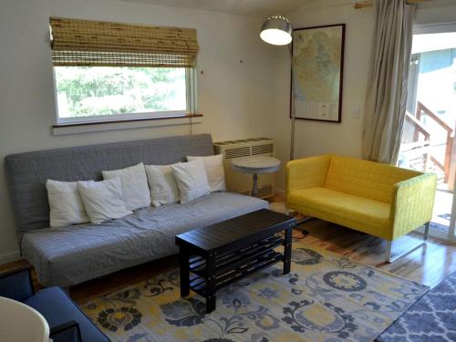 Beautiful Cottage Rental with Private River Beach on the Russian River, California in Forestville (CA)