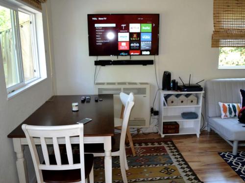 Beautiful Cottage Rental with Private River Beach on the Russian River, California in Forestville (CA)