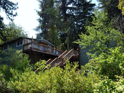 Beautiful Cottage Rental with Private River Beach on the Russian River, California in Forestville (CA)