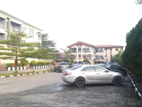 Зовнішній вигляд готелю, Eliko Hotels and suites in Warri