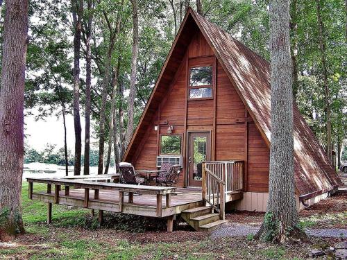 Superb Getaway Cabin near Long Hunter State Park and Nashville, Tennessee in Lavergne (TN)