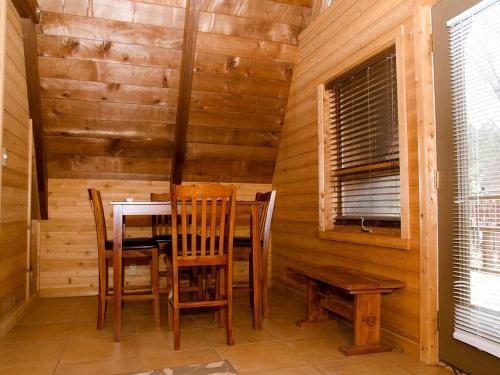 Superb Getaway Cabin near Long Hunter State Park and Nashville, Tennessee in Lavergne (TN)