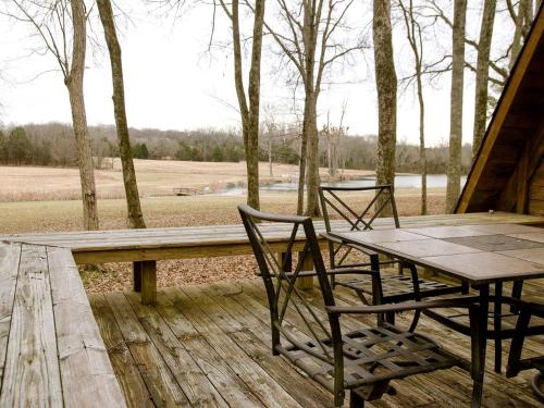 Superb Getaway Cabin near Long Hunter State Park and Nashville, Tennessee in Lavergne (TN)