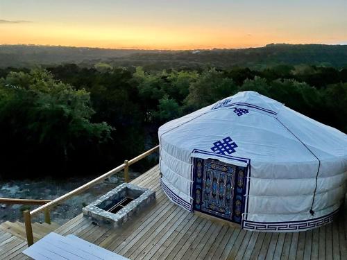 Secluded Romantic Yurt with Amazing Views in Dripping Springs, Texas, Hammetts Crossing