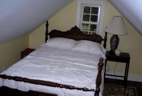 One-Bedroom, One-Bathroom Cottage Rental on a 250-Acre Cattle Farm near Appalachian Trail in Scottsville (VA)