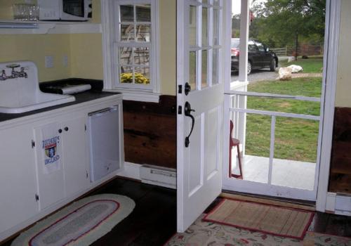One-Bedroom, One-Bathroom Cottage Rental on a 250-Acre Cattle Farm near Appalachian Trail in Scottsville (VA)