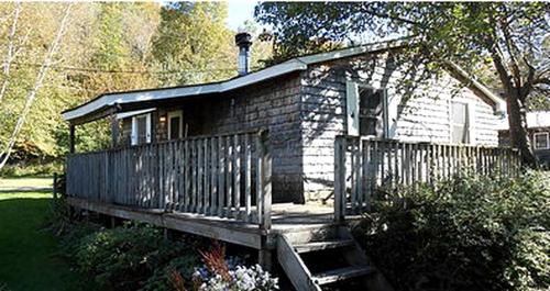 Family-Friendly Cabin Accommodation with Large Yard near Woodstock in 尚達肯 (NY)