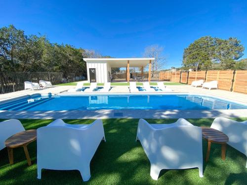 Beautiful Lakeside Rental with Hot-Tub in Igram, Texas, Perfect for Family Glamping Trips in Хант