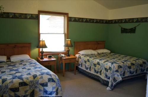 Secluded Country Retreat for Four on the Umpqua River in Oregon in Rice Hill (OR)
