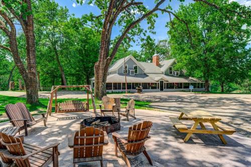 . Escape to The Clubhouse, St. Croix Falls city, Wisconsin