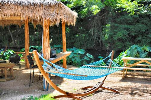 B Son's Riverside Safari Tent in Kingsbury, TX in 盧靈(TX)