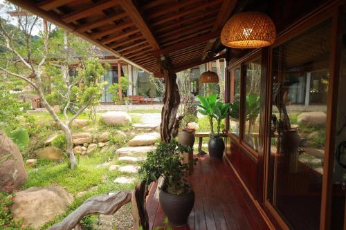 Balcony/terrace, An Hanh Homes in Bach Ma National Park