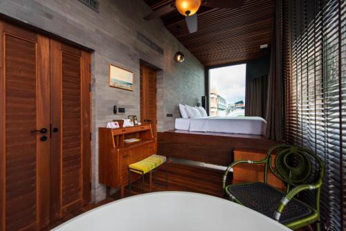 room detail thumbnail 1