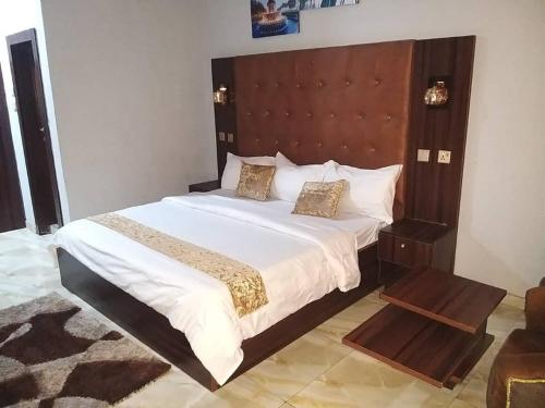 Eliko Hotels and suites in Warri