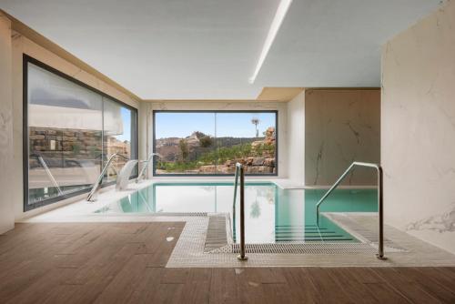 สระว่ายน้ำ, Pure Oasis - Luxury Resort Penthouse in ลาส โคยาส