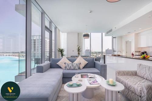 Vogue Vacation Homes, Al Maktoum City, District One Residence, within a short drive from Downtown Burj Khalifa and Dubai Mall, Three Bedroom Apartment plus Kids Room with Large Balcony, Дубай