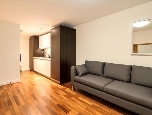 Still Life Moorgate Deluxe - image 6