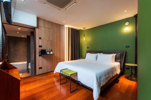 room detail thumbnail 0
