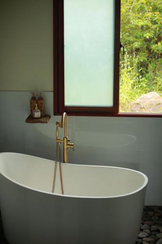 Shower, An Hanh Homes in Bach Ma National Park