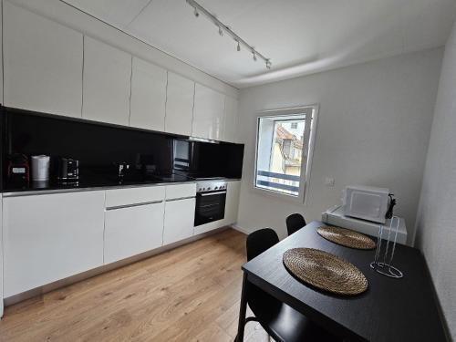 Private & Shared Stays in Lausanne in โลซาน