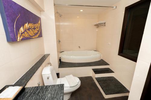 room detail thumbnail 2