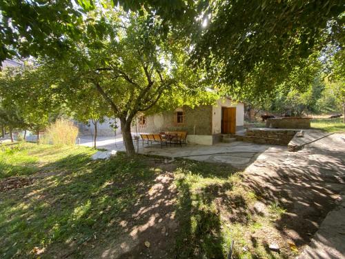 NURATA MOUNTAIN GUESTHOUSE Shiringul in Forish