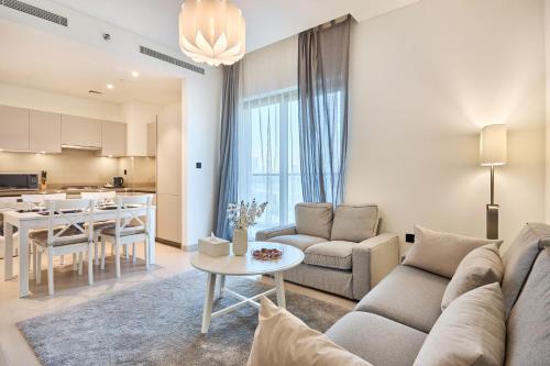 STAY BY LATINEM Luxury 2BR Holiday Home CVR B405 Near Burj Khalifa, Dubai (photo 4)