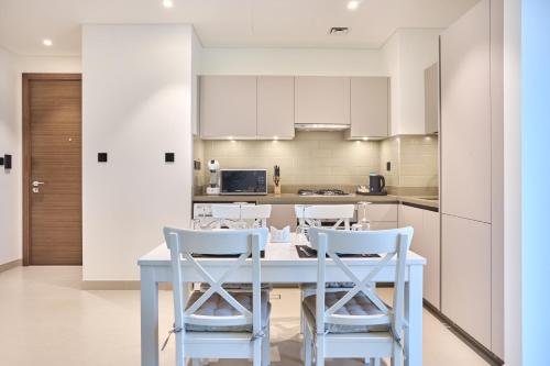 STAY BY LATINEM Luxury 2BR Holiday Home CVR B405 Near Burj Khalifa, Dubai (photo 7)