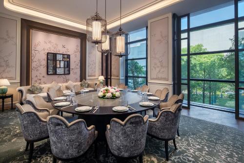 Restaurant, Shangri-La Hongqiao Airport,Shanghai near Shanghai Hongqiao International Airport