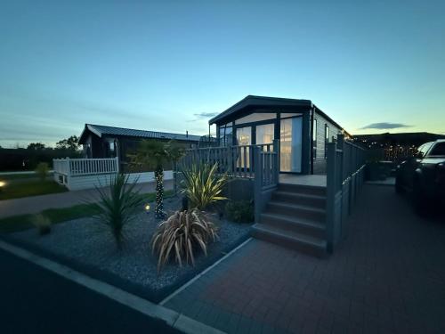 7b Oakwood village in Newton upon Derwent