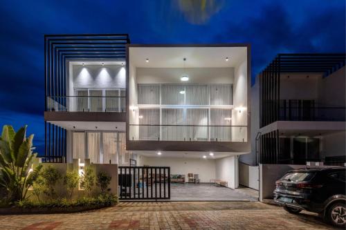 Crystal Blue Villa by StayJadePrivatePoolVegFood - Bengaluru