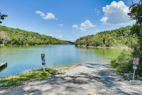 Luxe Kentucky Cabin Rental about 9 Mi to Mammoth Cave! in Cub Run, USA