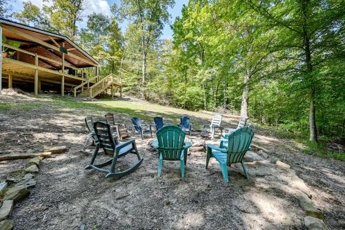 Luxe Kentucky Cabin Rental about 9 Mi to Mammoth Cave! in Cub Run, USA