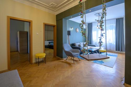 1 Minute Walk to Main Street Vitoshka, NDK, Free Parking, 2 BDR, Sofia (Foto 2)