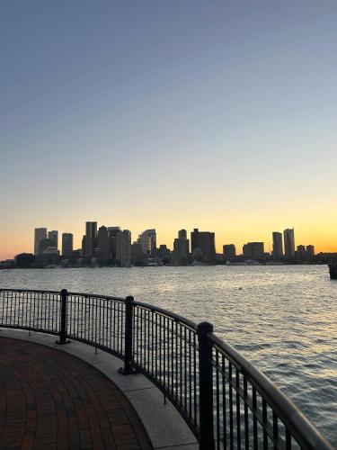 مناطق جذب قريبة, Eagle's Landing - Logan Airport in Logan Airport