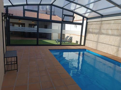 Peldbaseins, La Tinaja casa rural in El Oso