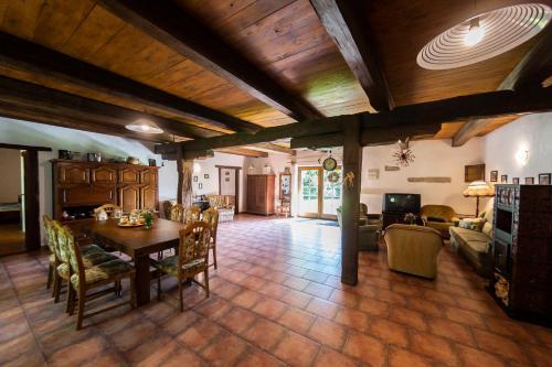 Instalaciones, Statek Vranč - stodola (Statek Vranc - stodola) in Bitov