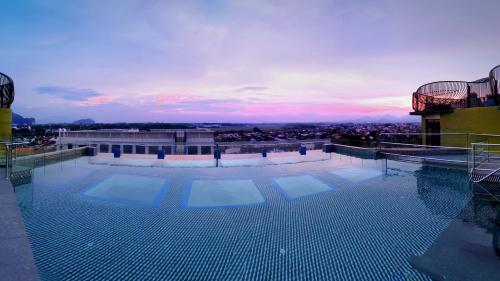 泳池, 1969迪凱利飯店 (1969 DKelly Hotel) in 怡保