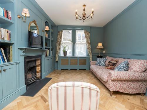 Pass the Keys 2 bed house close to city centre with parking, Bath