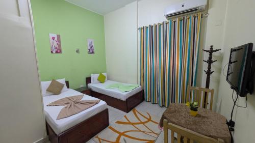 room detail thumbnail 1