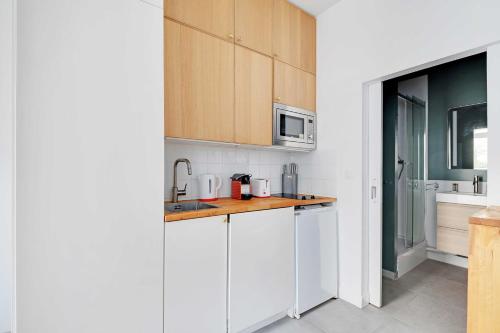 New Studio with Terrace near the Eiffel Tower - image 4