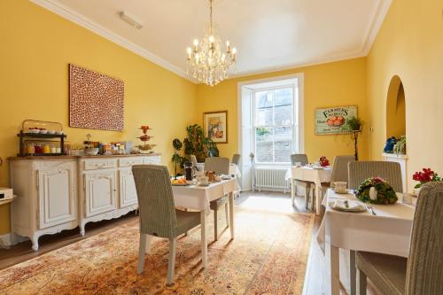 Instalaciones, Merlindale in Crieff