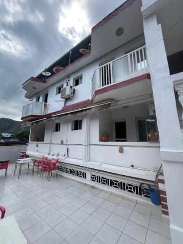 Hôtel Restaurant Le Papillon (Hotel Restaurant Le Papillon) in Mutsamudu