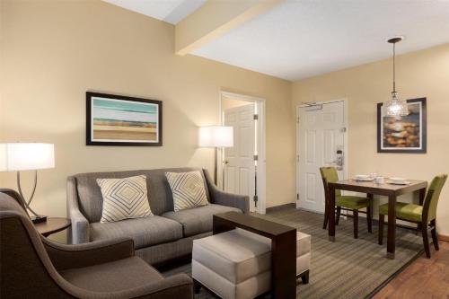 Homewood Suites by Hilton St. Petersburg Clearwater - image 9